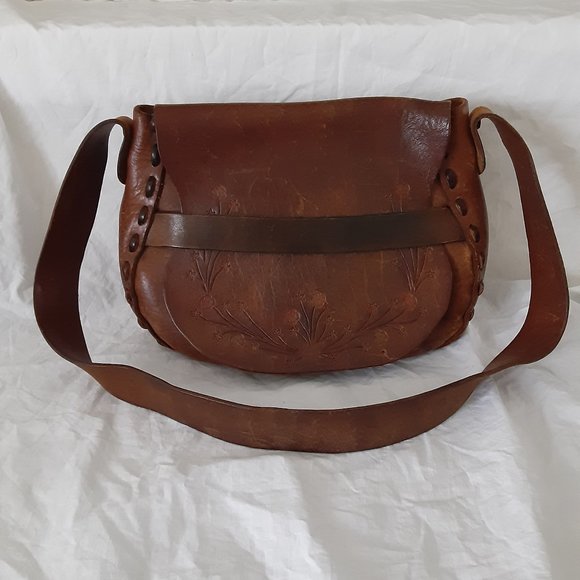 Handbags - 1970's vintage tooled leather purse